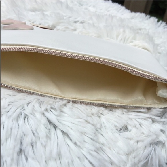 LC Lauren Conrad heart embellished cosmetic bag cream with pink hearts - Picture 2 of 9